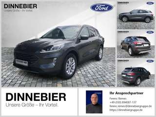 Schräge Frontansicht auf einen Ford Kuga , freigestellt