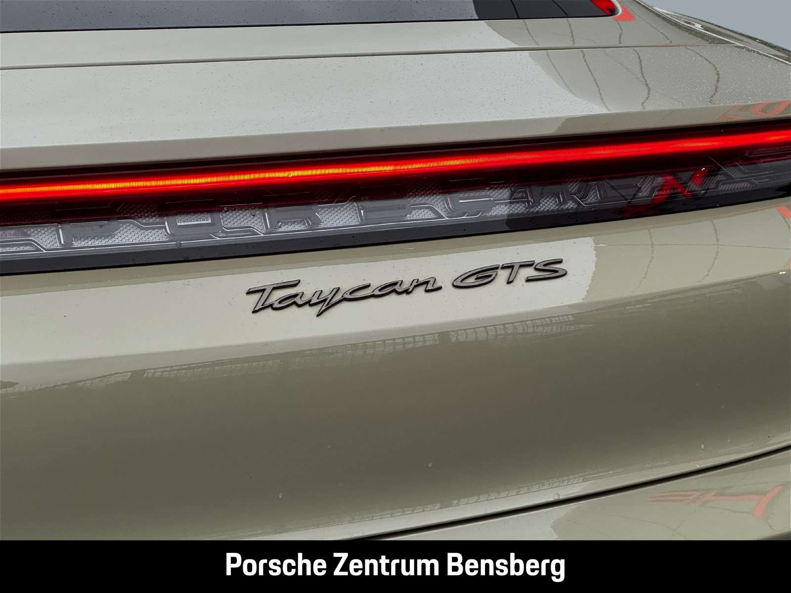 Fahrzeugbild eines Porsche Taycan
