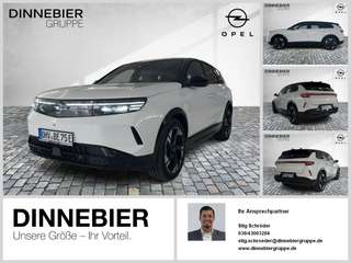 Schräge Frontansicht auf einen Opel Grandland X , freigestellt
