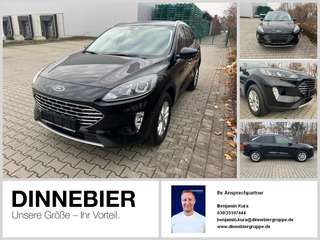 Schräge Frontansicht auf einen Ford Kuga , freigestellt