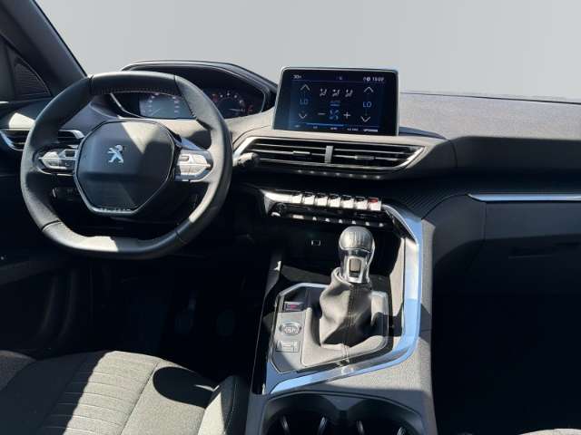 Fahrzeugbild eines Peugeot 5008