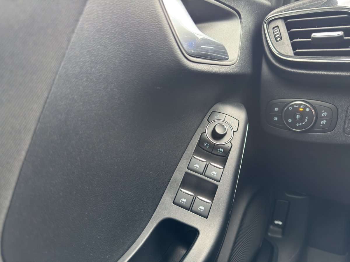 Fahrzeugbild eines Ford Puma