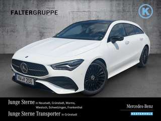 Schräge Frontansicht auf einen Mercedes-Benz CLA , freigestellt