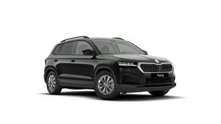 Schräge Frontansicht auf einen Skoda Karoq , freigestellt
