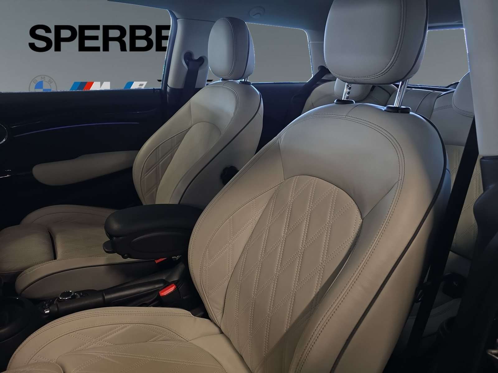 Fahrzeugbild eines MINI COOPER