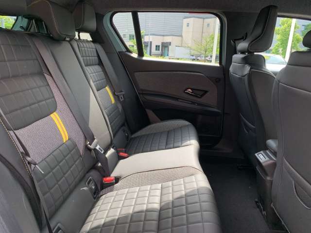 Fahrzeugbild eines Renault 4 E-TECH