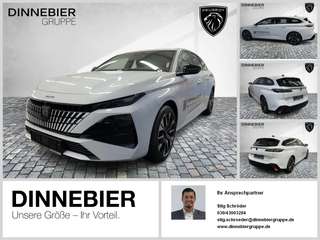 Schräge Frontansicht auf einen Peugeot 308 , freigestellt