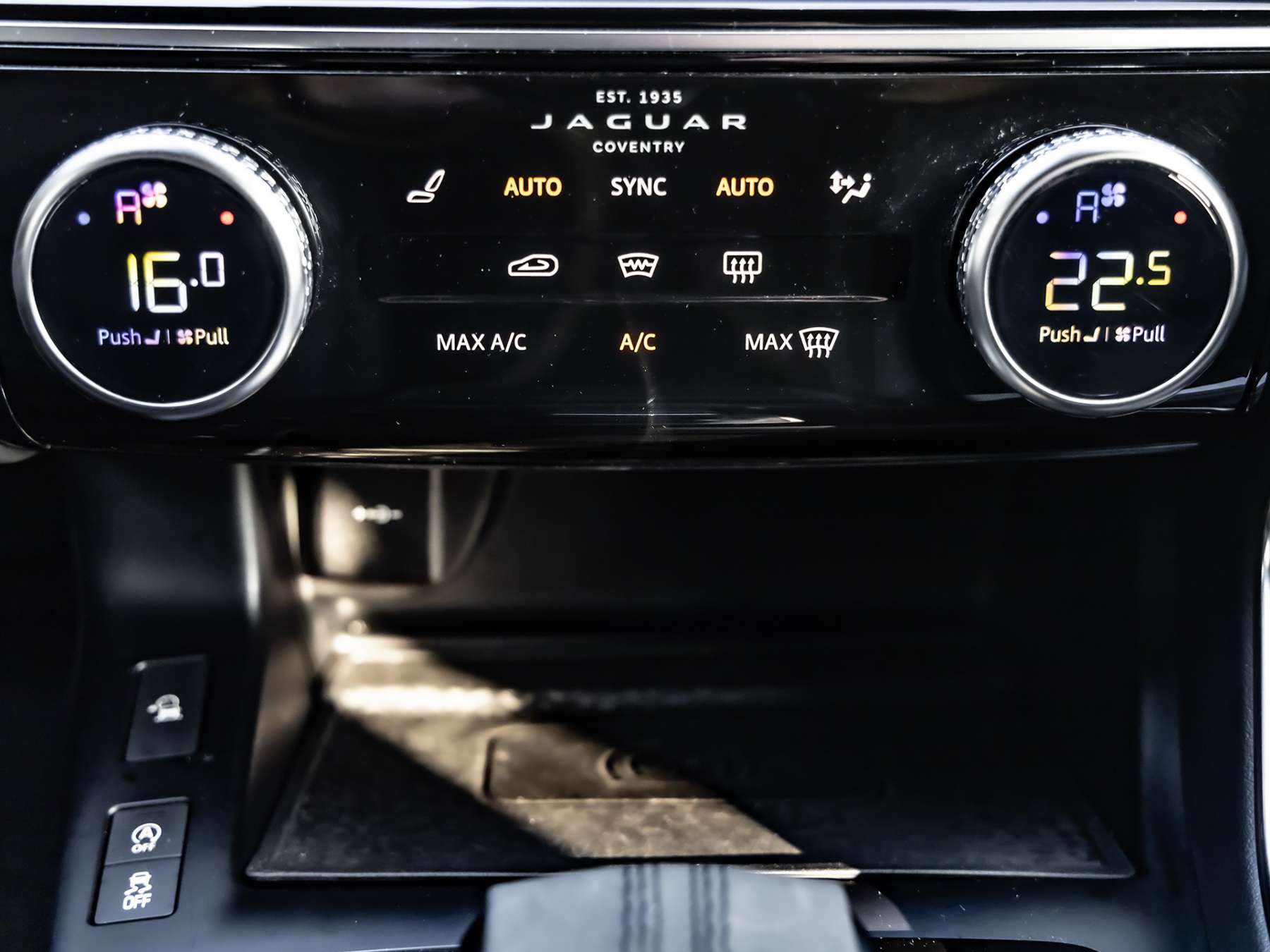 Fahrzeugbild eines Jaguar E-PACE