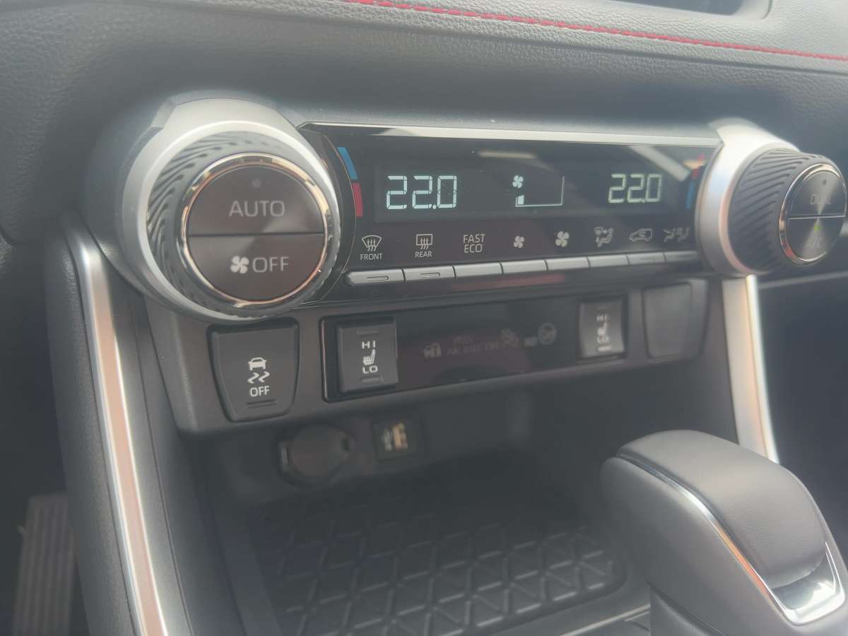 Fahrzeugbild eines Suzuki Across