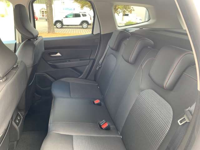 Fahrzeugbild eines Dacia Duster