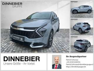 Schräge Frontansicht auf einen Kia Sportage , freigestellt