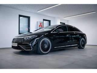 Schräge Frontansicht auf einen Mercedes-Benz EQS , freigestellt