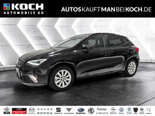Schräge Frontansicht auf einen SEAT Ibiza , freigestellt