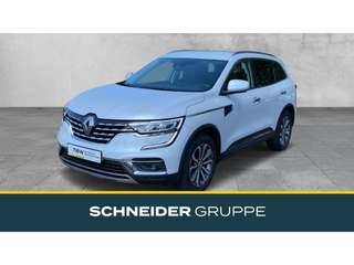 Schräge Frontansicht auf einen Renault Koleos , freigestellt
