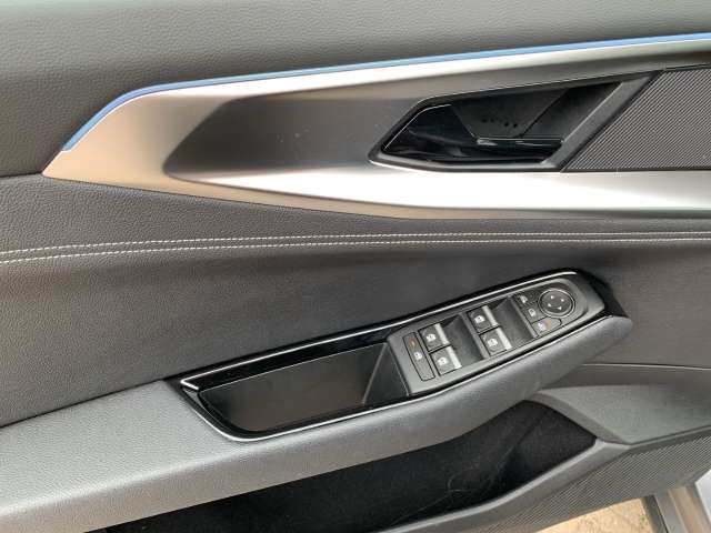 Fahrzeugbild eines Renault Rafale