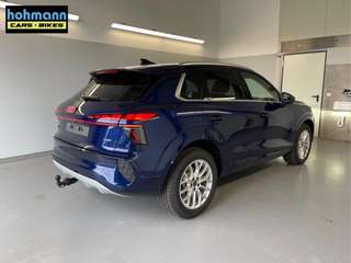 Schräge Frontansicht auf einen Audi Q3 , freigestellt