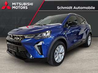 Schräge Frontansicht auf einen Mitsubishi ASX , freigestellt