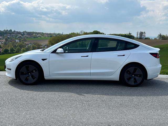 Fahrzeugbild eines TESLA Model 3