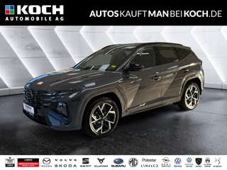 Schräge Frontansicht auf einen Hyundai Tucson , freigestellt