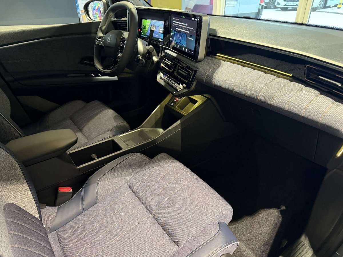 Fahrzeugbild eines Renault 4 E-TECH