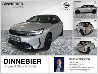 Schräge Frontansicht auf einen Opel Corsa , freigestellt
