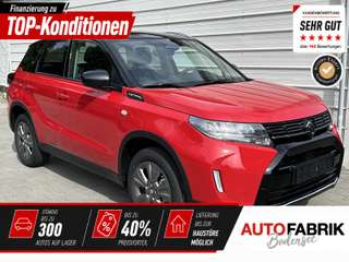 Schräge Frontansicht auf einen Suzuki Vitara , freigestellt