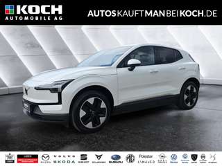 Schräge Frontansicht auf einen Volvo EX30 , freigestellt