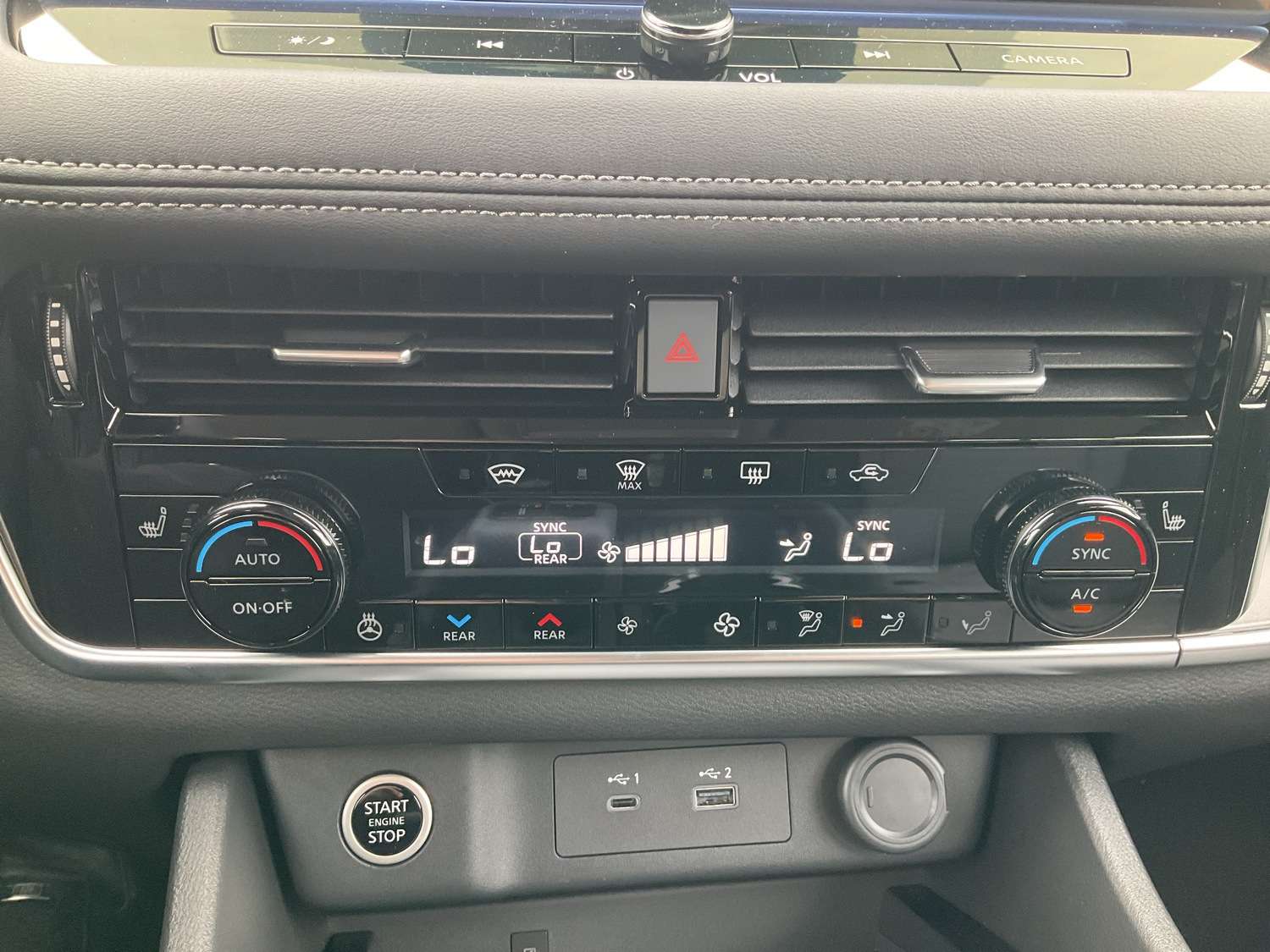 Fahrzeugbild eines Nissan X-TRAIL