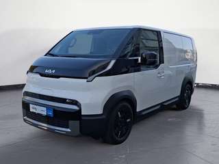 Schräge Frontansicht auf einen Kia PV5 Passenger , freigestellt