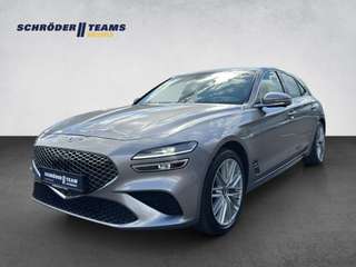 Schräge Frontansicht auf einen Genesis G70 , freigestellt