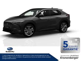 Schräge Frontansicht auf einen Subaru Solterra , freigestellt