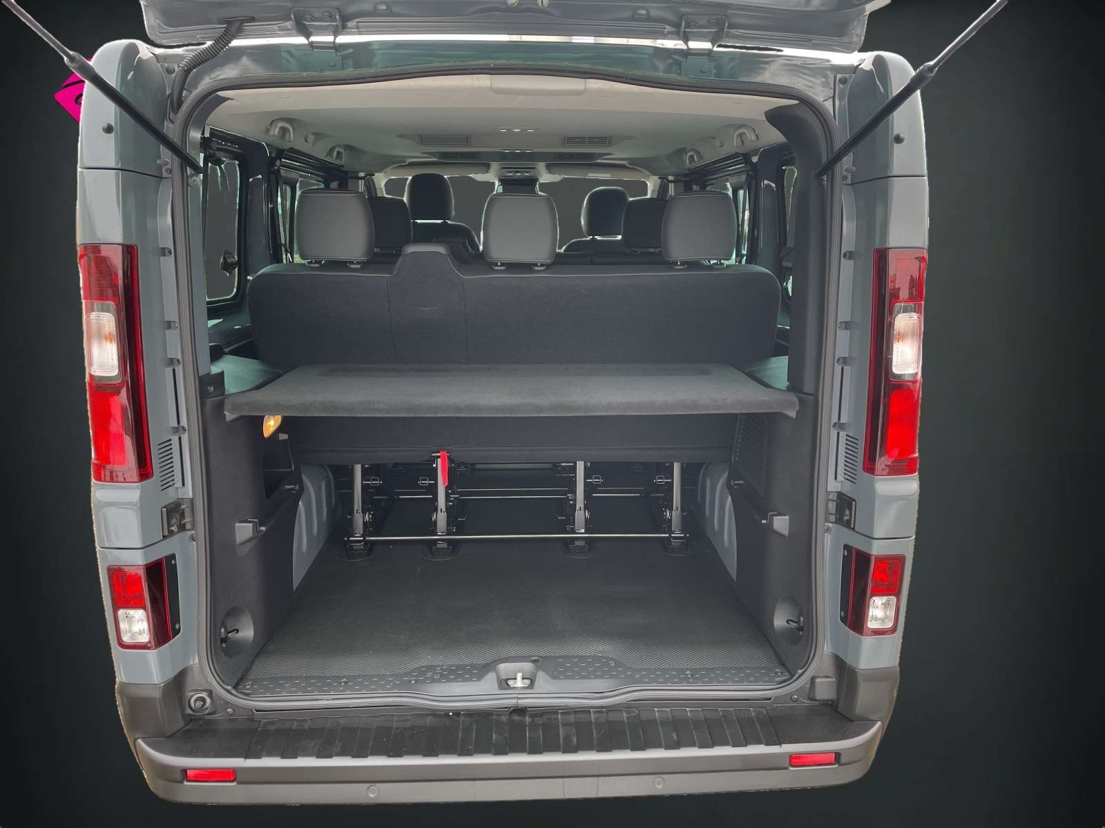 Fahrzeugbild eines Nissan Primastar