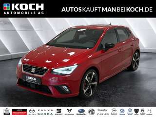 Schräge Frontansicht auf einen SEAT Ibiza , freigestellt