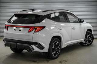 Schräge Frontansicht auf einen Hyundai Tucson , freigestellt