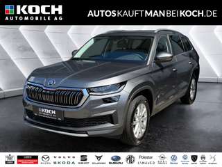 Schräge Frontansicht auf einen Skoda Kodiaq , freigestellt