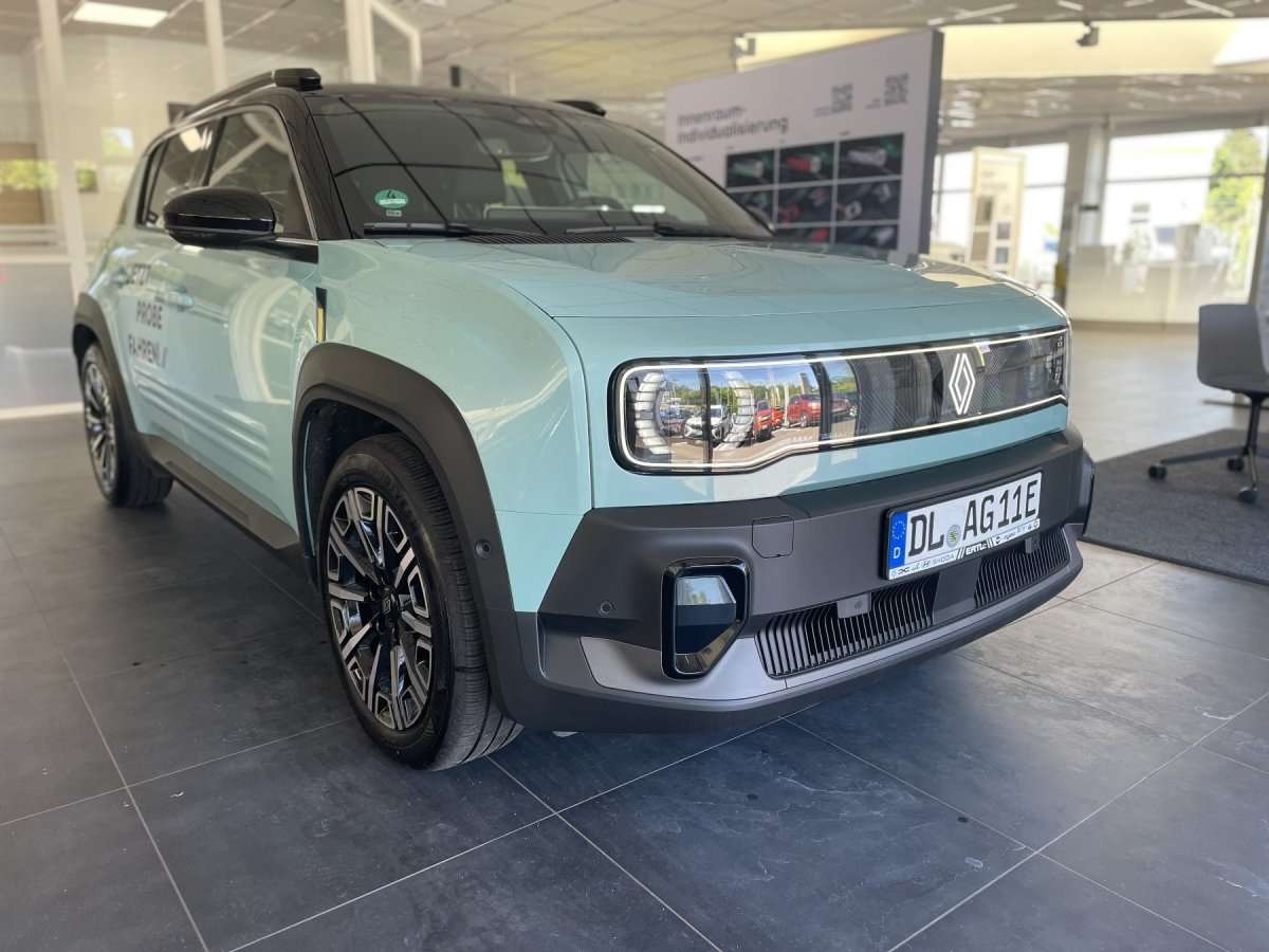 Fahrzeugbild eines Renault 4 E-TECH