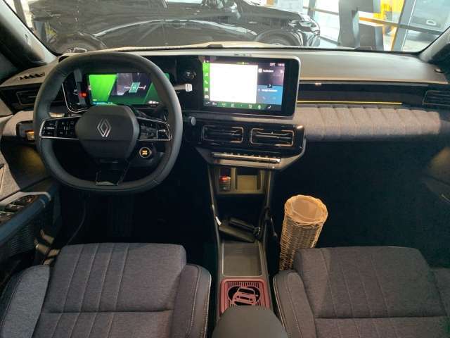 Fahrzeugbild eines Renault 4 E-TECH