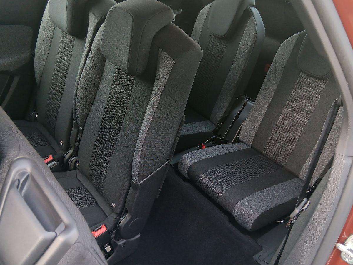 Fahrzeugbild eines Peugeot 5008