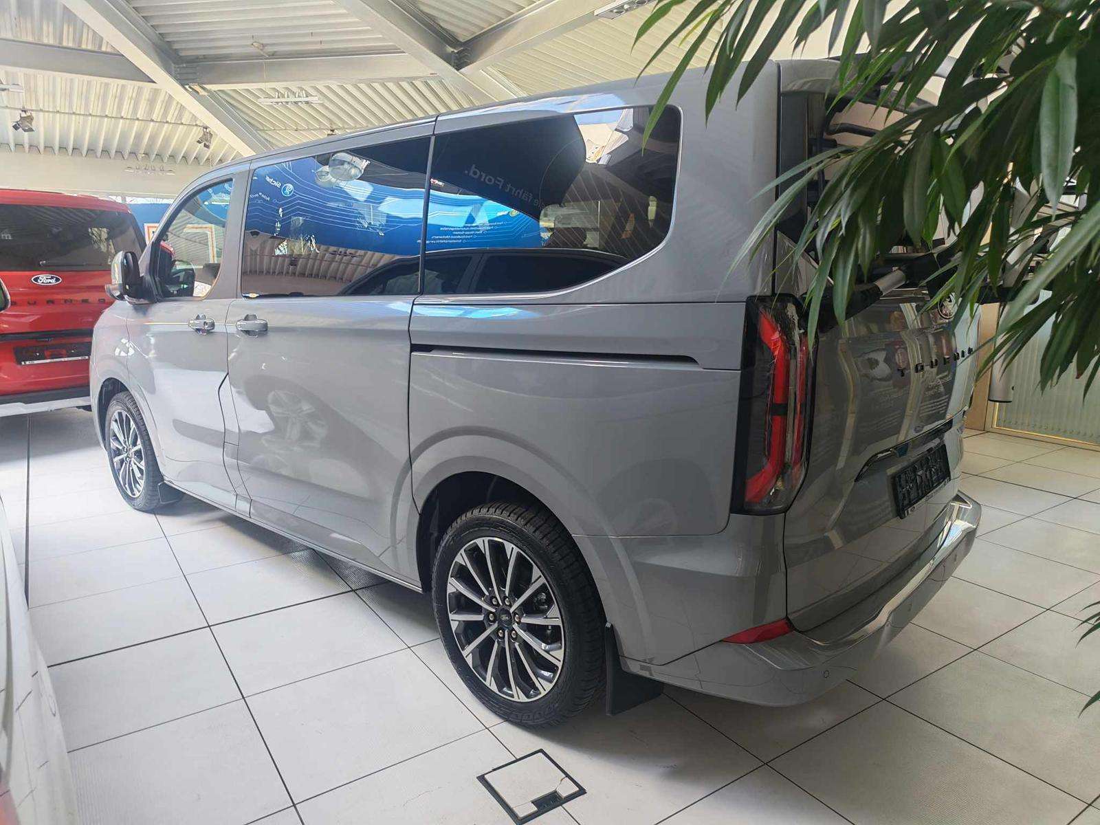 Fahrzeugbild eines Ford Tourneo Custom