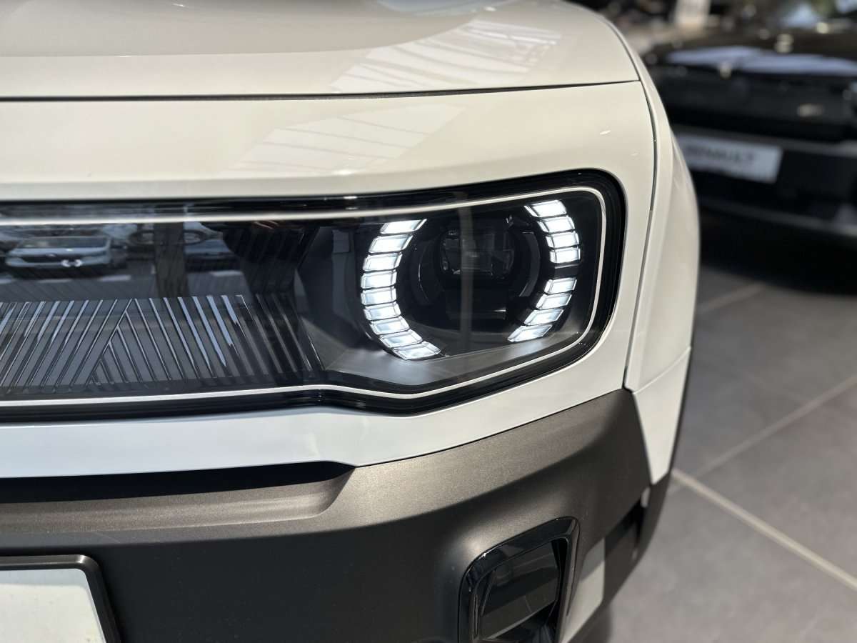 Fahrzeugbild eines Renault 4 E-TECH