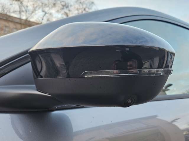 Fahrzeugbild eines Renault Rafale