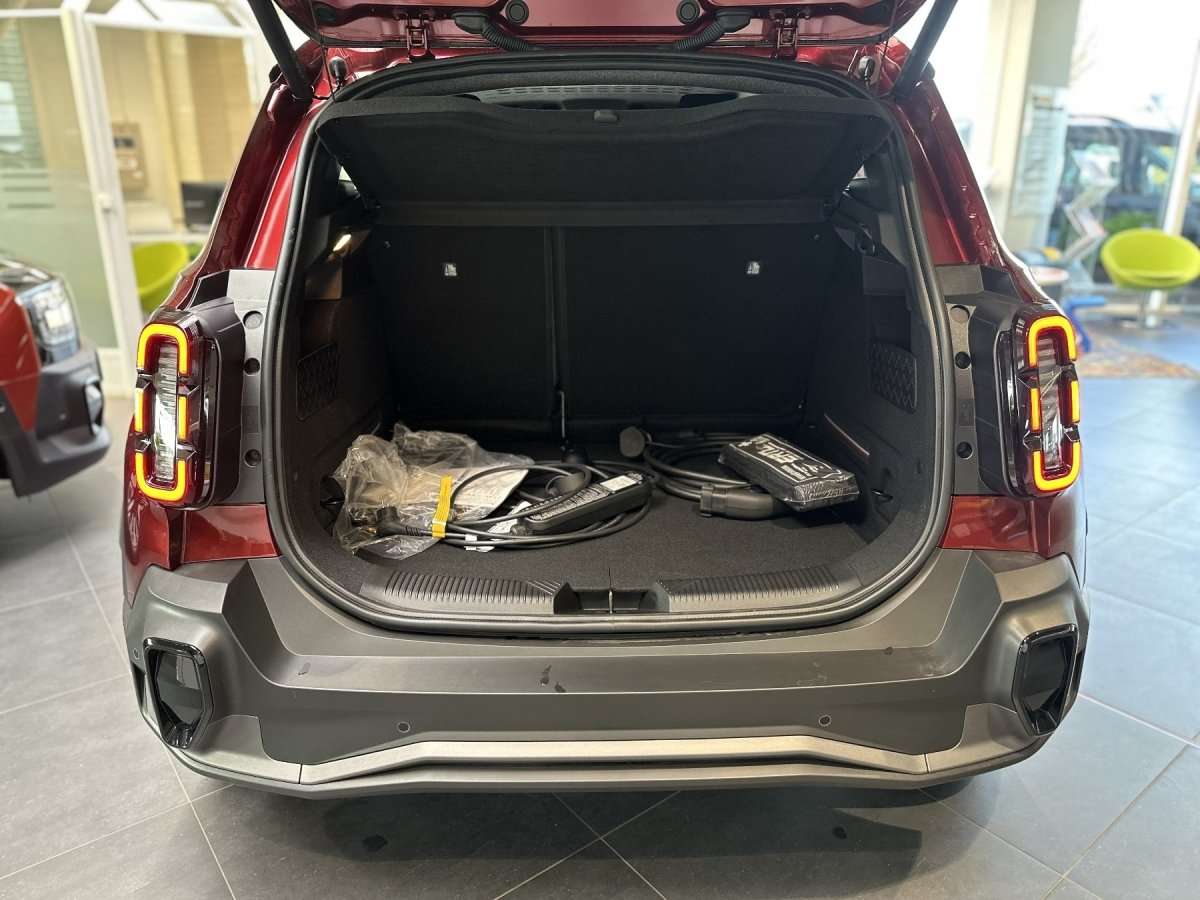 Fahrzeugbild eines Renault 4 E-TECH