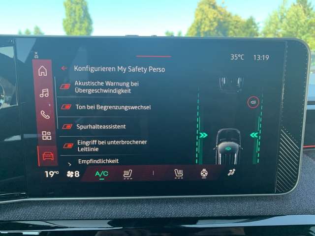 Fahrzeugbild eines Renault 4 E-TECH