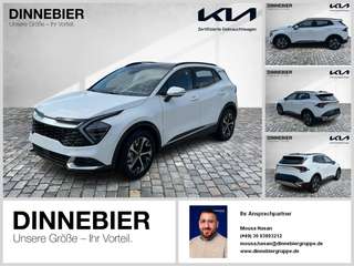 Schräge Frontansicht auf einen Kia Sportage , freigestellt