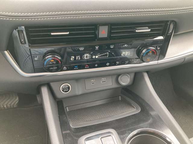 Fahrzeugbild eines Nissan X-TRAIL