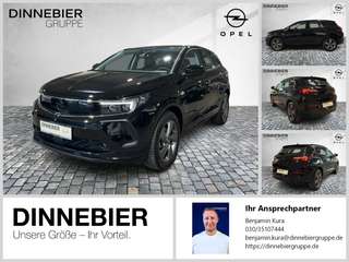 Schräge Frontansicht auf einen Opel Grandland X , freigestellt