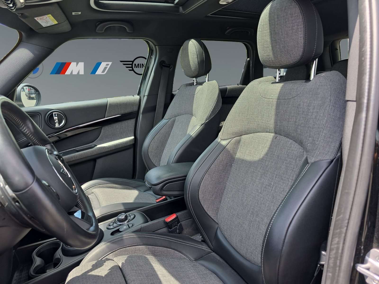 Fahrzeugbild eines MINI COOPER