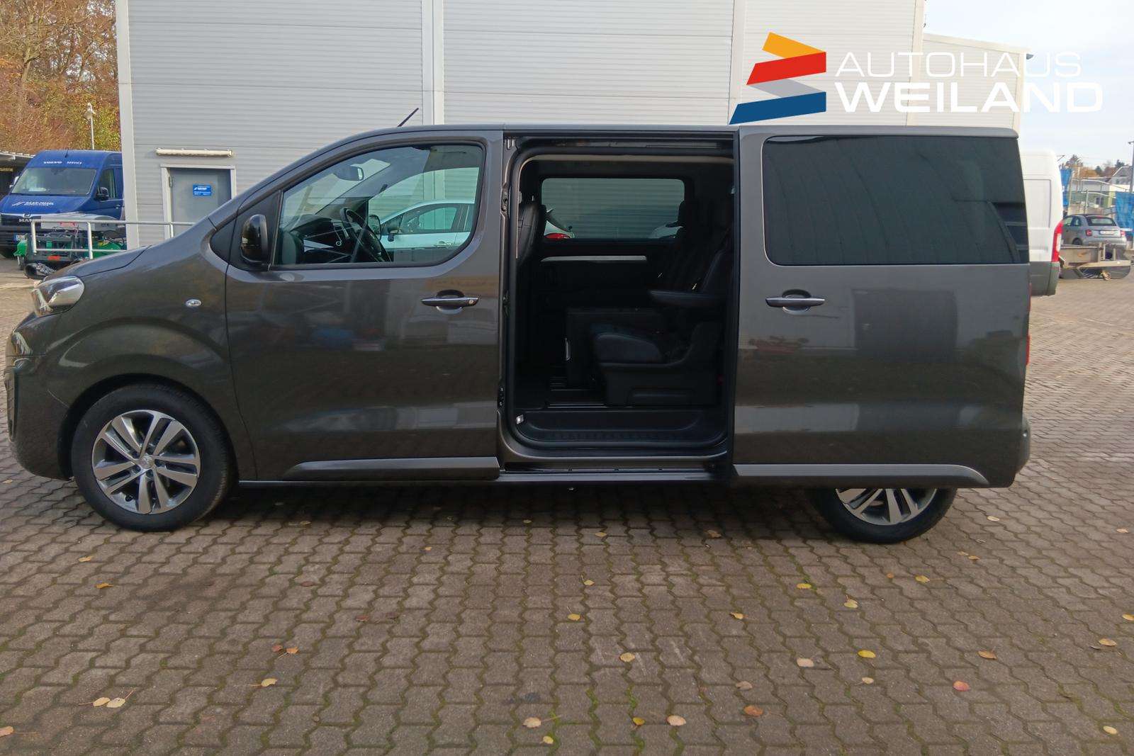 Fahrzeugbild eines Peugeot Traveller