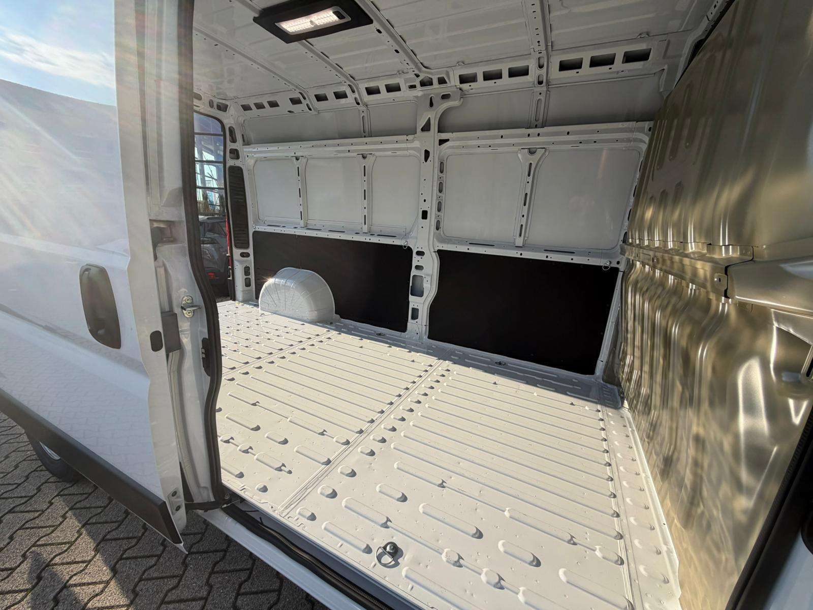 Fahrzeugbild eines Opel Movano