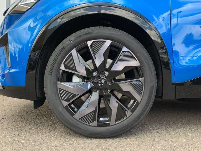 Fahrzeugbild eines Renault Rafale